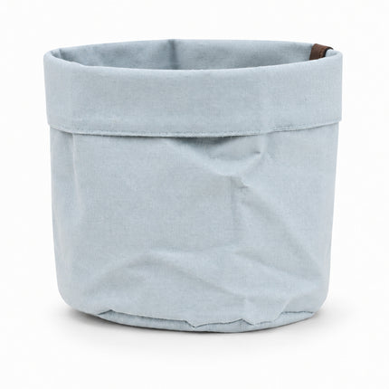 Lichtblauwe stoffen plantbag Old Blue met omgevouwen rand, diameter 18 cm, leeg op een witte achtergrond.
