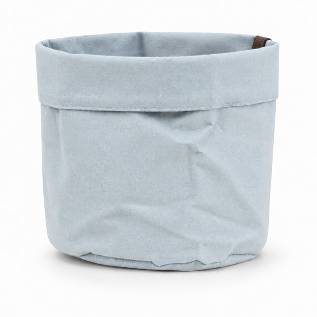 Lichtblauwe stoffen plantbag Old Blue met omgevouwen rand, diameter 18 cm, leeg op een witte achtergrond.