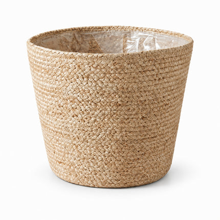 Beige gevlochten mand Selin, diameter 22 cm, leeg op een witte achtergrond.