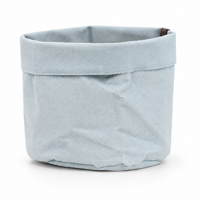 Lichtblauwe stoffen plantbag Old Blue met omgevouwen rand, diameter 15 cm, leeg op een witte achtergrond.