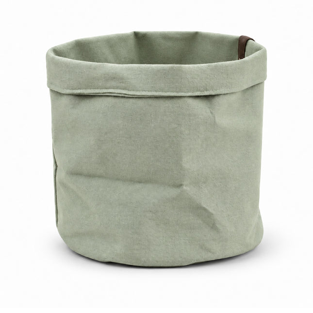 Lichtgroene stoffen plantbag Jade met omgevouwen rand, diameter 18 cm, leeg op een witte achtergrond.