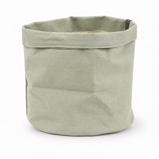 Lichtgroene stoffen plantbag Jade met omgevouwen rand, diameter 22 cm, leeg op een witte achtergrond.