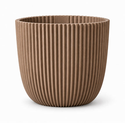 Taupekleurige Capi Nature Groove sierpot met verticale ribbels, diameter 25 cm, leeg op een witte achtergrond.