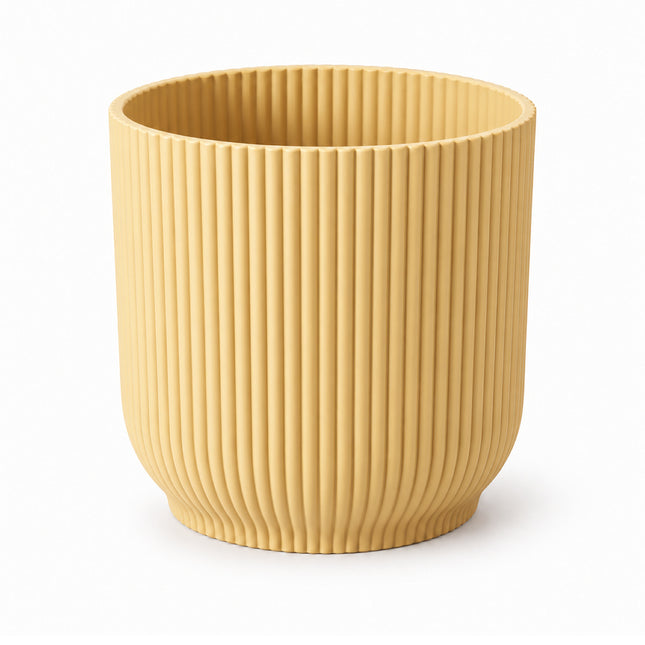 Gele ELHO Vibes Fold sierpot met verticale ribbels, diameter 18 cm, leeg op een witte achtergrond.