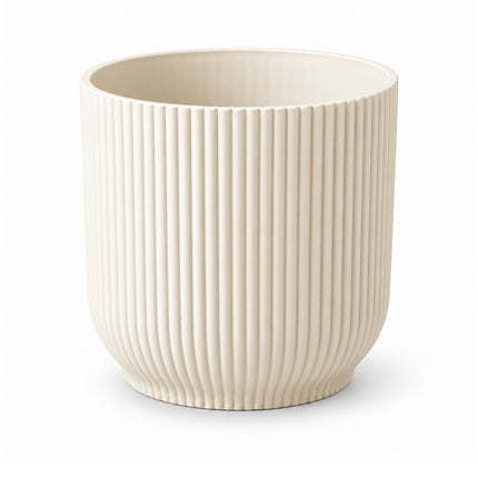 Witte ELHO Vibes Fold sierpot met verticale ribbels, diameter 22 cm, leeg op een witte achtergrond.